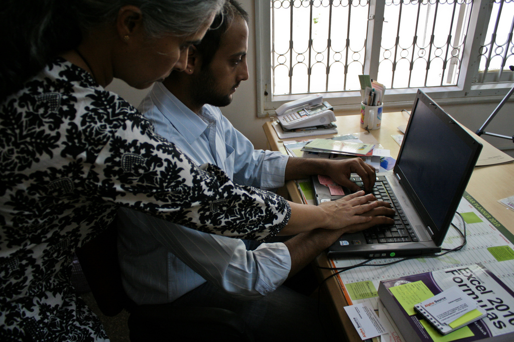 altechteacher's tweet photo. Is it possible to be aware of ourselves as we sit and work? Certainly, but it’s a skill that you’ll need to practice. The time and energy you put into it will yield rich rewards. 
https://t.co/zL6YTKZCVW 
#alexandertechniqueindia #goodsitting #freefrompain https://t.co/IzYtItA5bF