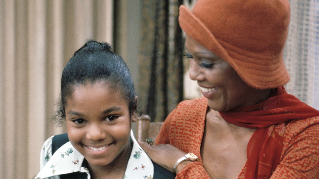 BbyBirdinLove's tweet photo. #GoodTimes was a huge part of my childhood (along with The Jeffersons and What's Happening!!). I loved #Willona. And that storyline with Penny. 😭 This makes me miss my mom and dad's big sisters... my real life aunties who remind me of her. Rest in love & light #JaNetDubois https://t.co/YwEjEuFF6m