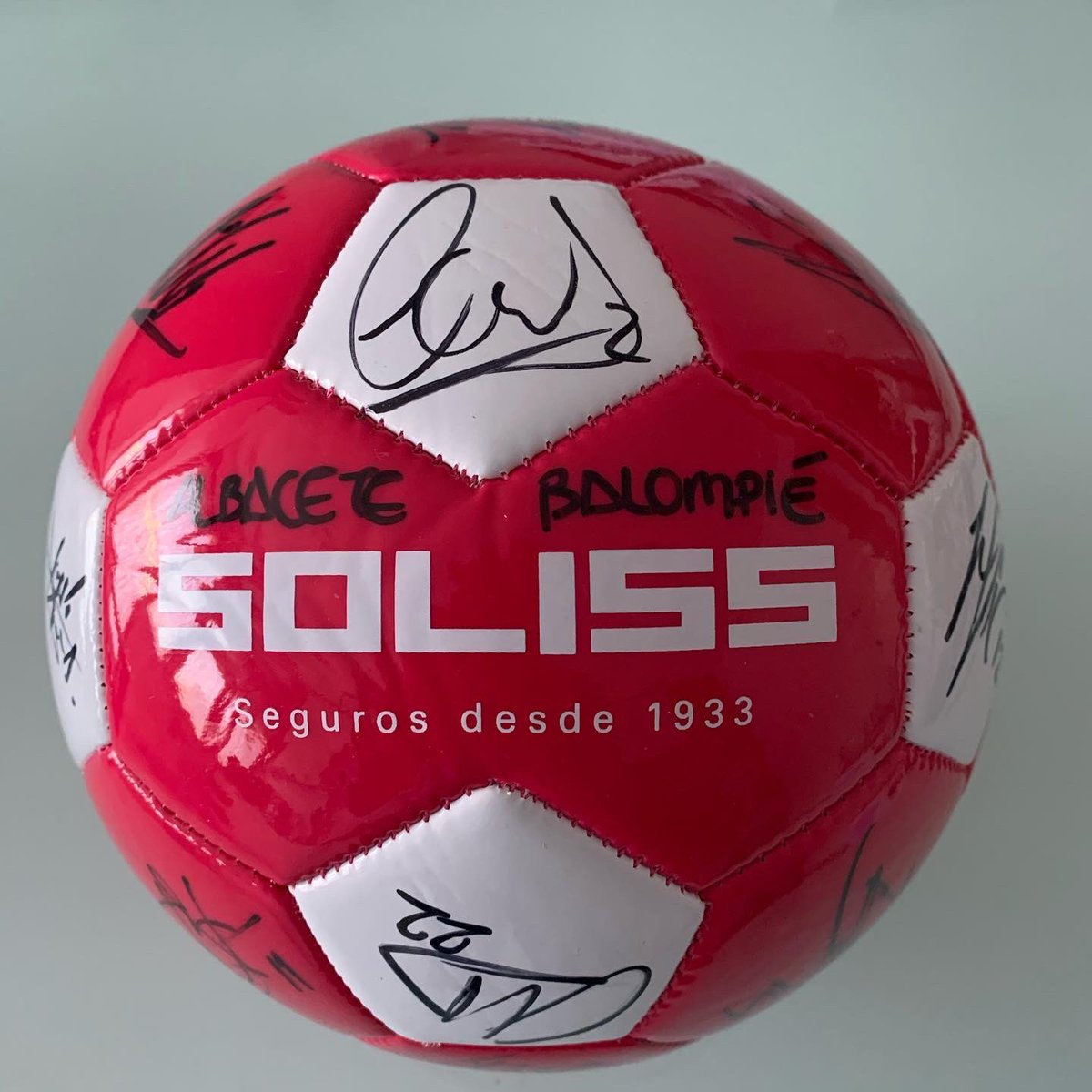 sofiF7's tweet photo. Artículo 1 Balón Albacete firmado https://t.co/R2ctTLHCas