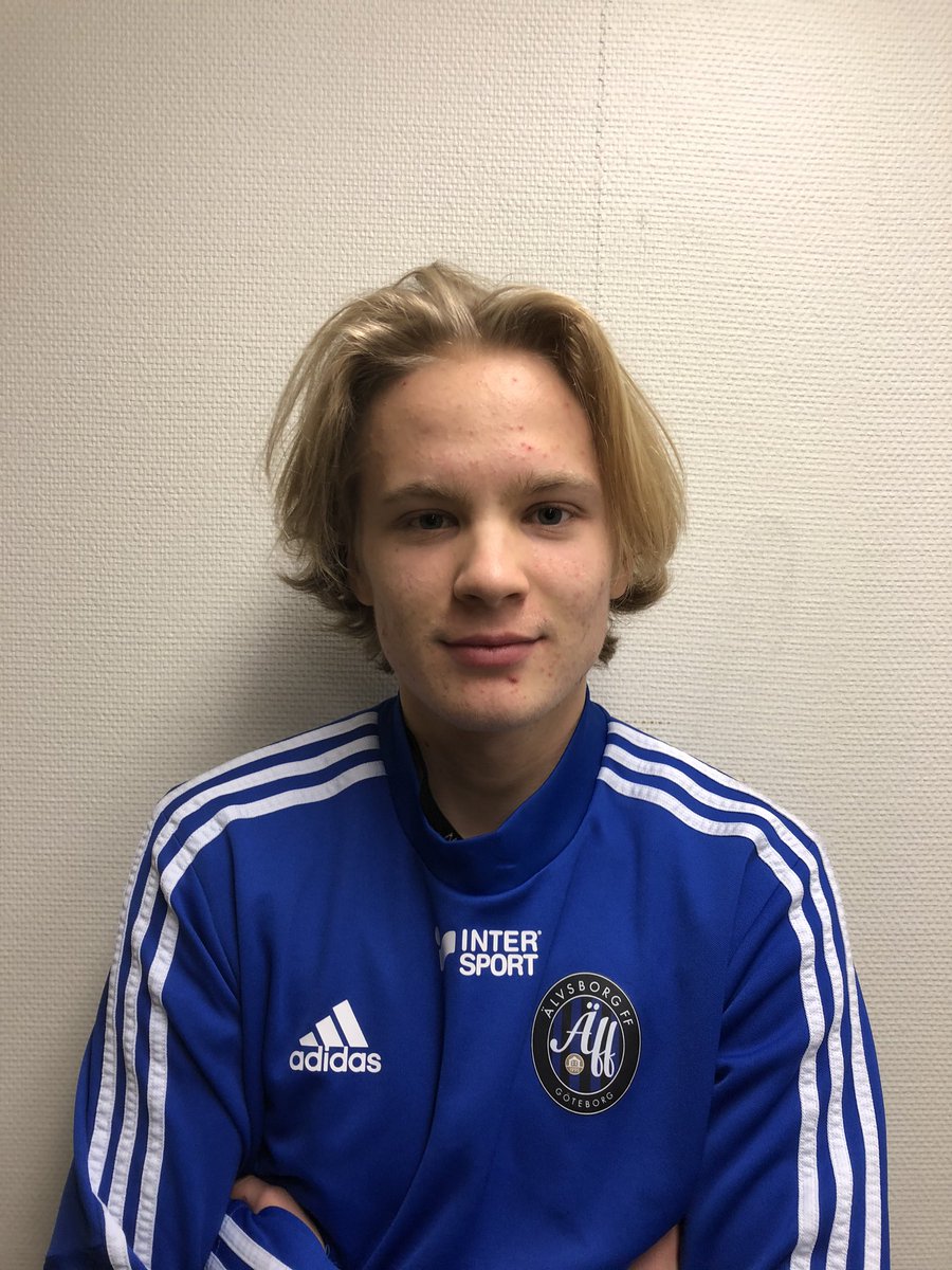 Resan med Älvsborg FF senior och U19 fortsätter. Igår en fin seger i Västracupen över Donsö med 4-0. Åter 8 juniorer med i truppen varav 7st från start samt alla 4 målen från dessa killar. #äff #forzaäff #äffU19 #äffseniorer