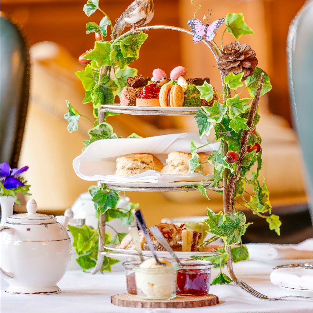 🤩 Don't miss out on our Midweek Afternoon Tea Special Offer! Enjoy our new Enchanted Afternoon Tea for £30pp, a saving of 25%, from Monday to Thursday😋 Find out more and book >>> tableresmarriott.com/oak-hall-and-c… #afternoontea #specialoffer #teatime