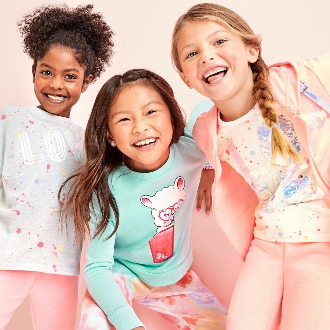 Loungewear sets made for themed sleepovers! 🦄 Shop the cozy and cute sets only at @TheChildrensPlace! 
(📸: @TheChildrensPlace)