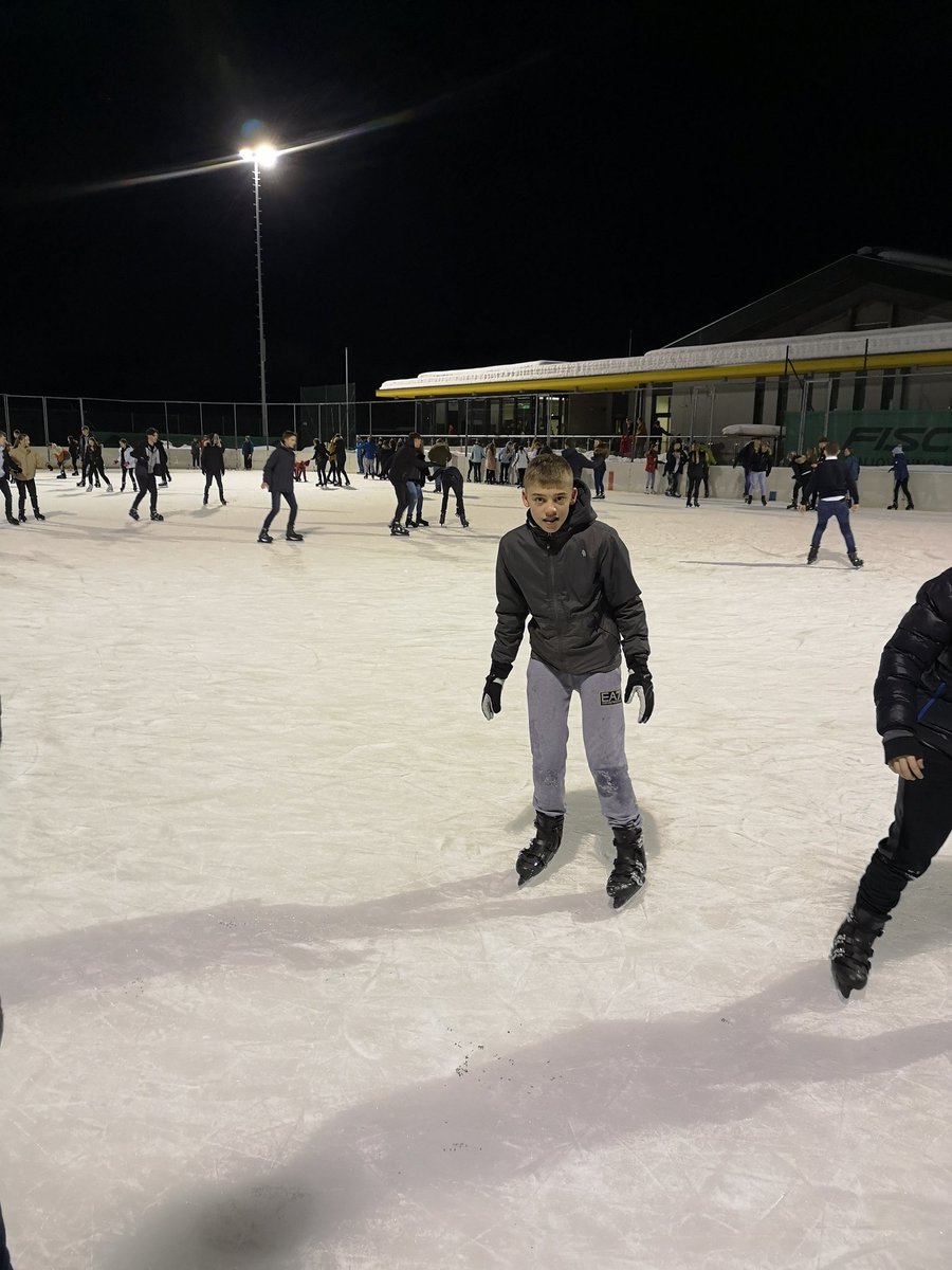 Day 3 of skiing with no bumps or bruises ✔️Beach Volleyball Tournament ✔️ Ice skating 😬. Time to #snowplough on through for another day on the slopes!
