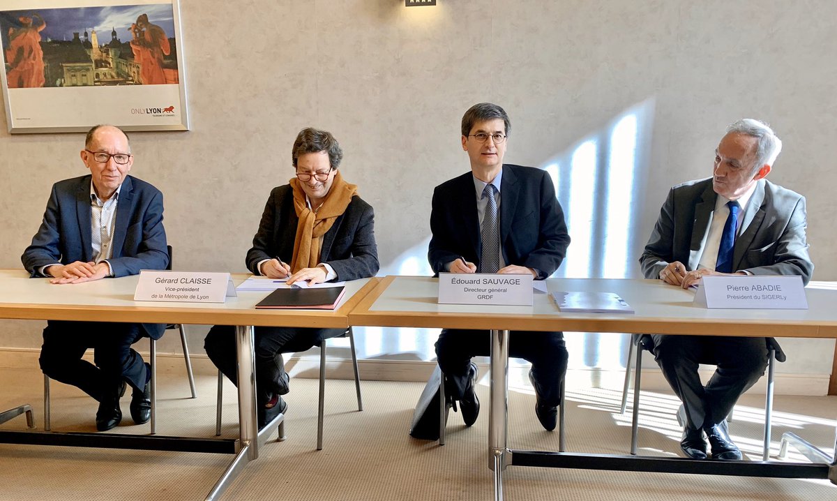 .<a href="/SauvageEdouard/">Edouard Sauvage</a> Directeur Général #GRDF, Pierre Abadie Président @SIGERLy, <a href="/RolandCrimier/">Roland Crimier</a> et #GérardClaisse, Vice-Présidents <a href="/grandlyon/">Métropole de Lyon</a> ont présenté les nouveaux contrats de concession signés d’une part entre GRDF &amp; la Métropole de #Lyon, et d’autre part entre GRDF &amp; le SIGERLy.