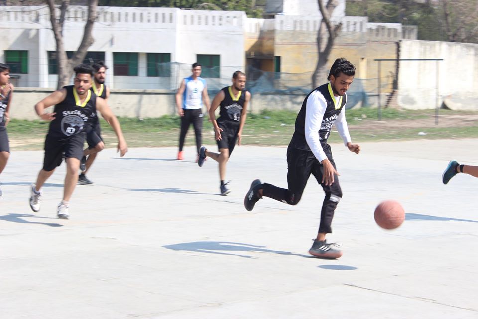 ITSEduGroup's tweet photo. #SPORTS_ATHLETIC_MEET_2020
“The moment of victory is much too short to live for that and nothing else.”
More info: https://t.co/btqAYGqLcK
The Day 02 of @ITSMohanNagar #megasports fest for #BBA & #BCA students began with the much anticipated #Semifinal & #FinalRounds of #matches https://t.co/ePxbTdjPSj