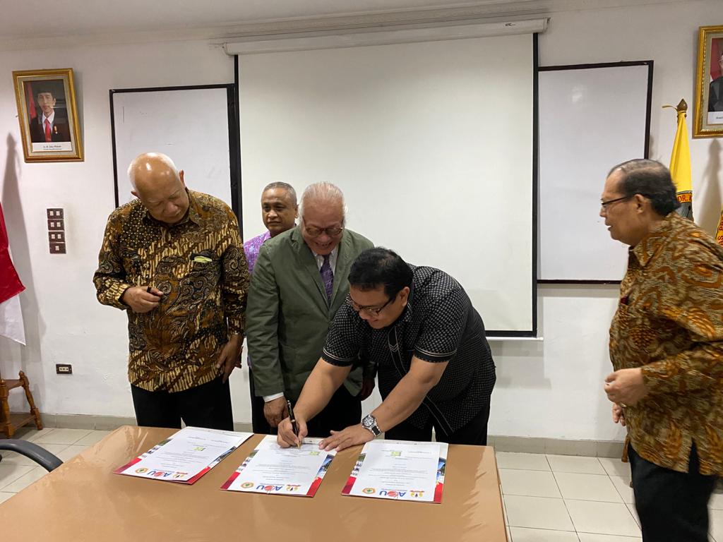HumasMoestopo's tweet image. Penandatangan MOU antara UPDM(B) dengan Asiae University (AeU) Yayasan Pandita, Rabu tanggal 19 Februari 2020 di Ruang Rapat Lantai 1 Kampus Hang Lekir I No. 8
#MoestopoGueBanget
#MoestopoBeragama
#Moestopo