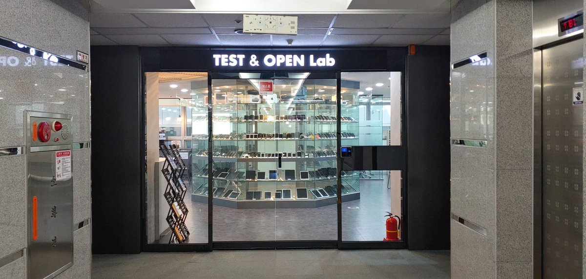 HandMadeGame's tweet image. Office these days.