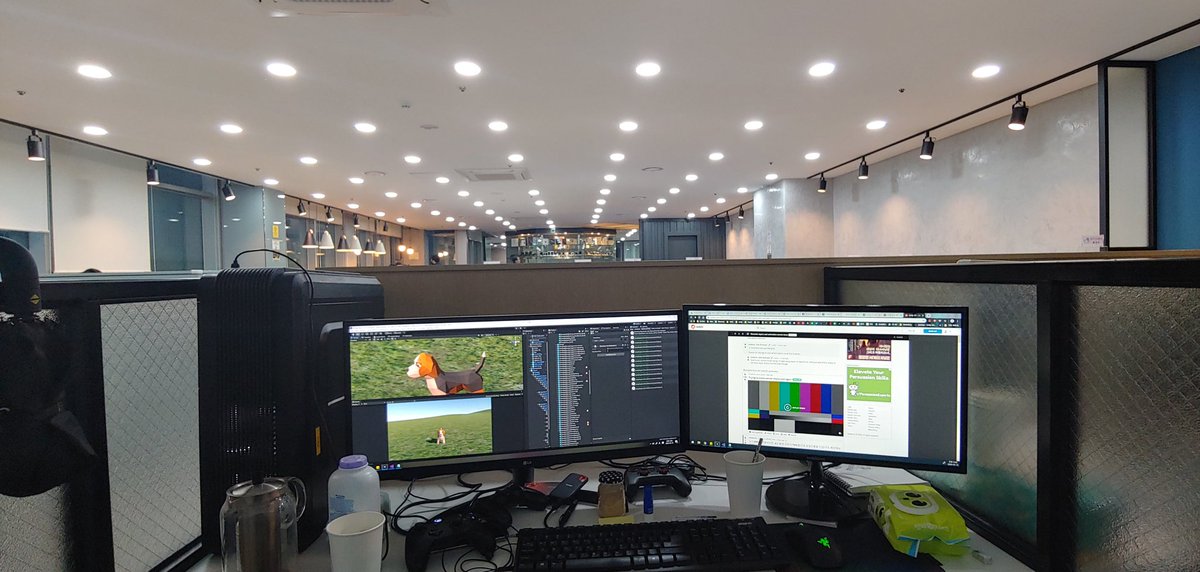 HandMadeGame's tweet image. Office these days.