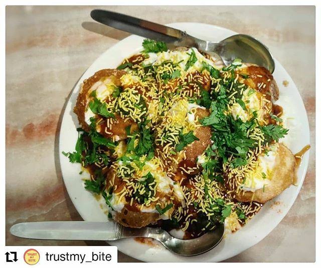 Sev BHELPURI Love @mumbaixpresskoramangala⠀  #sevtamatar #sabji #vegetarian #namkeensev #indorisev #delicioue #easyandquick #instafood #instapic  #sevpuri #instagramers  #foodporn #foodgasm #ChatpatiSev #Sevgram #SevIsLife #sevindore #SevingSev #SevBhujiya