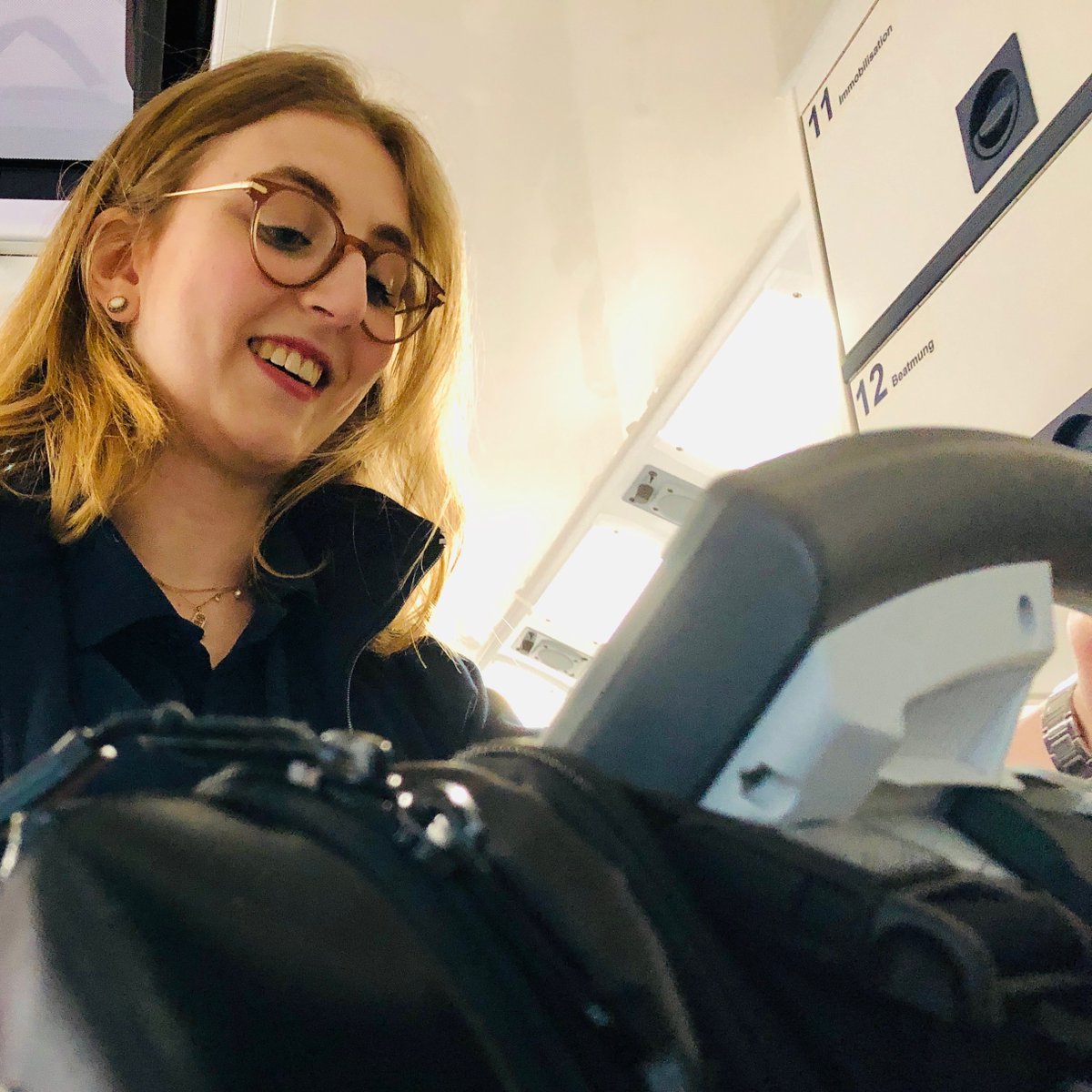 Dienstbeginn heißt Defi-Check. 
Ein Defibrillator kann Leben retten und deshalb checkt Laura (21 Jahre) diesen bei jedem Dienstbeginn im Rettungswagen. Ihre Passion ist Leben retten! <a href="/johanniter/">Johanniter-Unfall-Hilfe e.V.</a> <a href="/JohanniterKoeln/">Johanniter Köln</a> #lebenretten #notruf
intombi.de/blog/3-moglich…