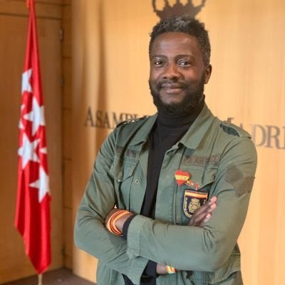 Llega la hora del té de lágrimas de facha! ☕️🥄
Bertrand Ndongo, el camerunés de V🤮X que se mofaba de Aless Gibaja por ser homosexual, suspendido en Twitter. Un facha menos, un homófobo menos... Ups, qué pena!