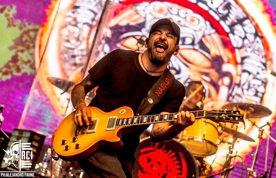 RCIRadioOk's tweet image. #RCIenFotos📸| Ciriaco Viera hace rugir esa viola en el último show de @NagualOficial en @TeatroVorterix🎸
PH: @AlejandroFaune 🤘