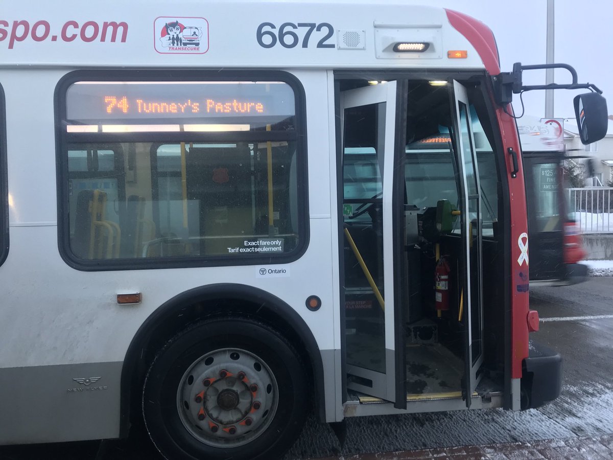 MeehanCarolAnne's tweet image. Cold morning to be waiting for the 74 at Nepean Woods.  Only 6 min late. On my way to Tunney’s.  #TransitChallenge2020 ⁦@ottawacity⁩ ⁦@OC_Transpo⁩