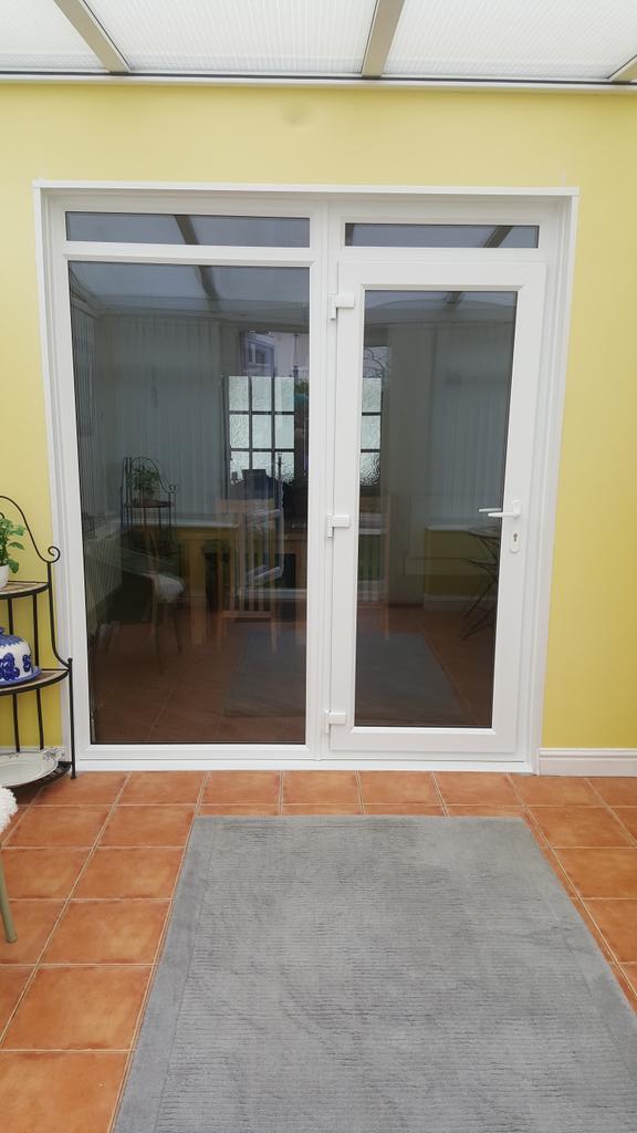 AltraGlass's tweet image. Before &amp;amp; After pictures today's job. Installing UPVC door with sidescreen. What a big transformation. 😍👍#door #glass #sidescreen #UPVC #homeimprovement #PenrhynBay #NorthWales