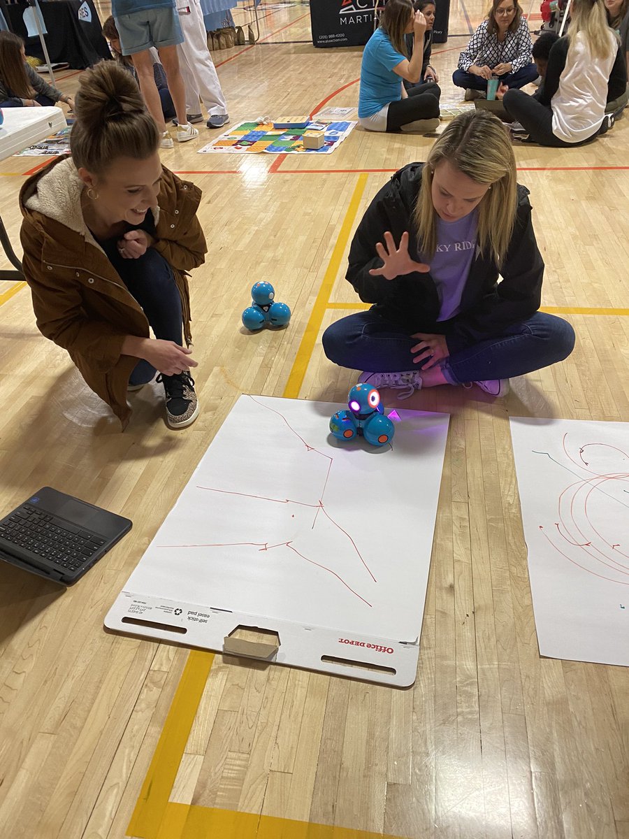 Drawing in STEAM! <a href="/FlashyFleming/">Karlin Fleming</a> #HSCLTI <a href="/tmorgangves/">gvesart</a> <a href="/GreenValleyElem/">Green Valley Elem</a> #GVgatorstrong