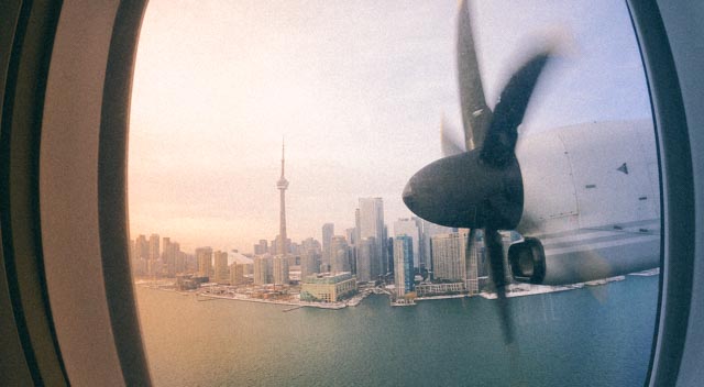 📷 Love the views from #YTZ? Voting is now open to help bring @PrivateFly's most #ScenicAirports title to #Toronto for the fifth year in a row! bit.ly/31OjSvF #PrivateFly #YTZViews #TorontoCityAirport 

Instagram 📷: @Tharanga_r