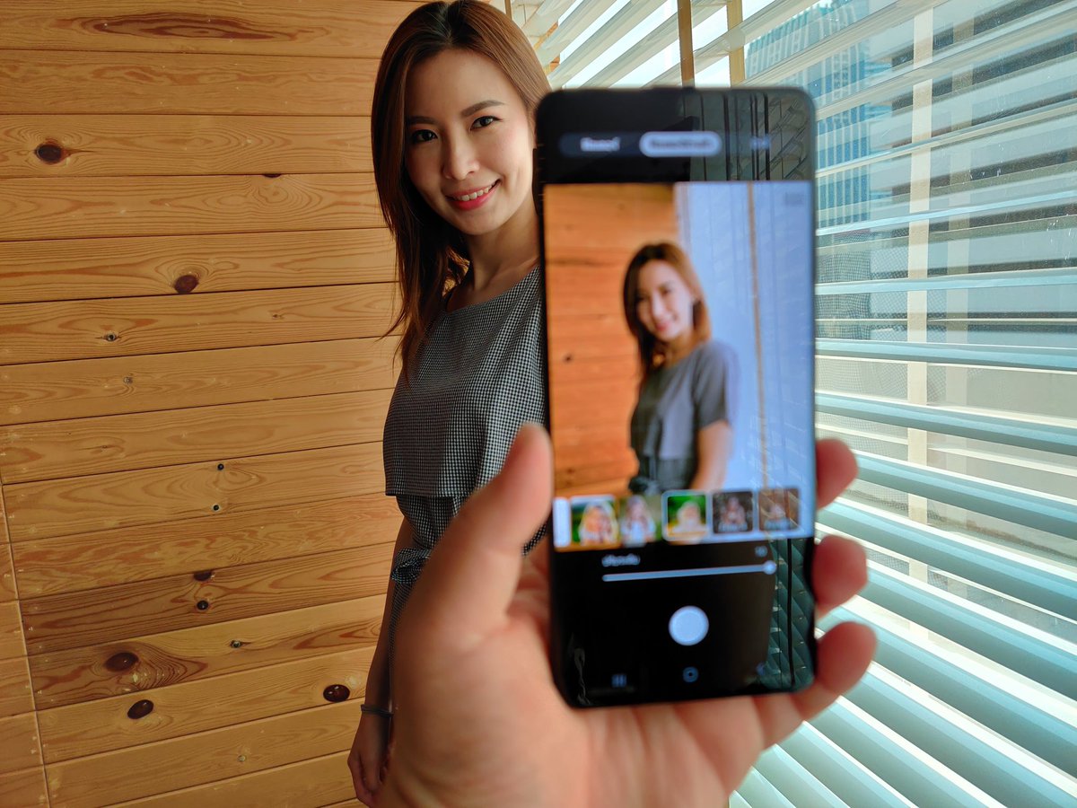 jokermaster619's tweet image. ฟีเจอร์ #CustomFilter ใน #Samsung #GalaxyS20Series เราสามารถดาวน์โหลดภาพโทนสีที่เราชอบ แล้วนำมาเป็น #Filter ในมือถือได้อย่างง่ายๆเลยครับ งานนี้ถ่ายเสร็จแทบจะไม่ต้องแต่งภาพกันแล้ว (แต่รีวิวผมก็ไม่แต่งอยู่แล้วครับ^^ มันดูหลอกคนอ่านอ่ะ) เป็นฟีเจอน์ที่ผมชอบไม่แพ้ #SingleTake เลยละ^^