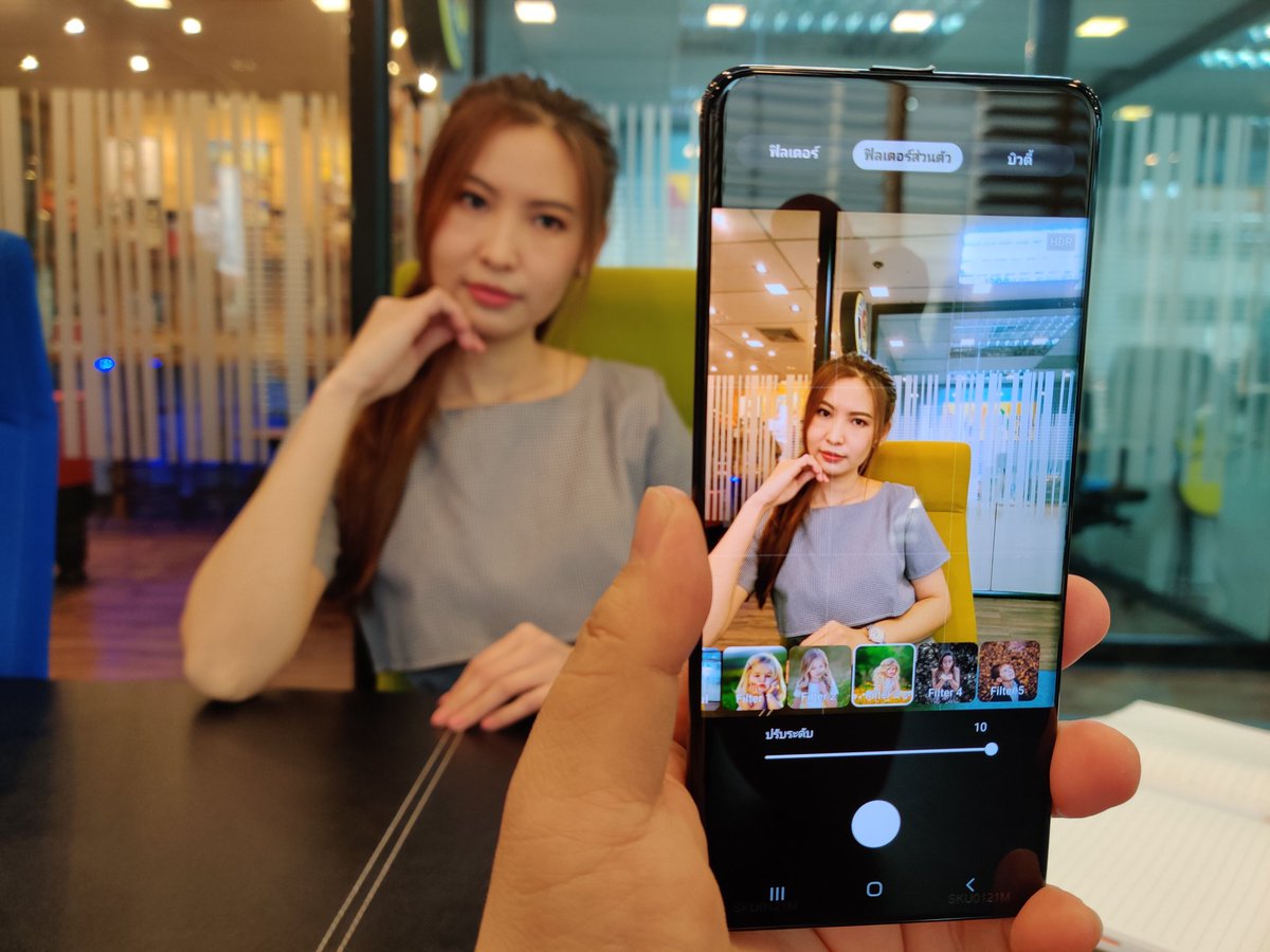jokermaster619's tweet image. ฟีเจอร์ #CustomFilter ใน #Samsung #GalaxyS20Series เราสามารถดาวน์โหลดภาพโทนสีที่เราชอบ แล้วนำมาเป็น #Filter ในมือถือได้อย่างง่ายๆเลยครับ งานนี้ถ่ายเสร็จแทบจะไม่ต้องแต่งภาพกันแล้ว (แต่รีวิวผมก็ไม่แต่งอยู่แล้วครับ^^ มันดูหลอกคนอ่านอ่ะ) เป็นฟีเจอน์ที่ผมชอบไม่แพ้ #SingleTake เลยละ^^