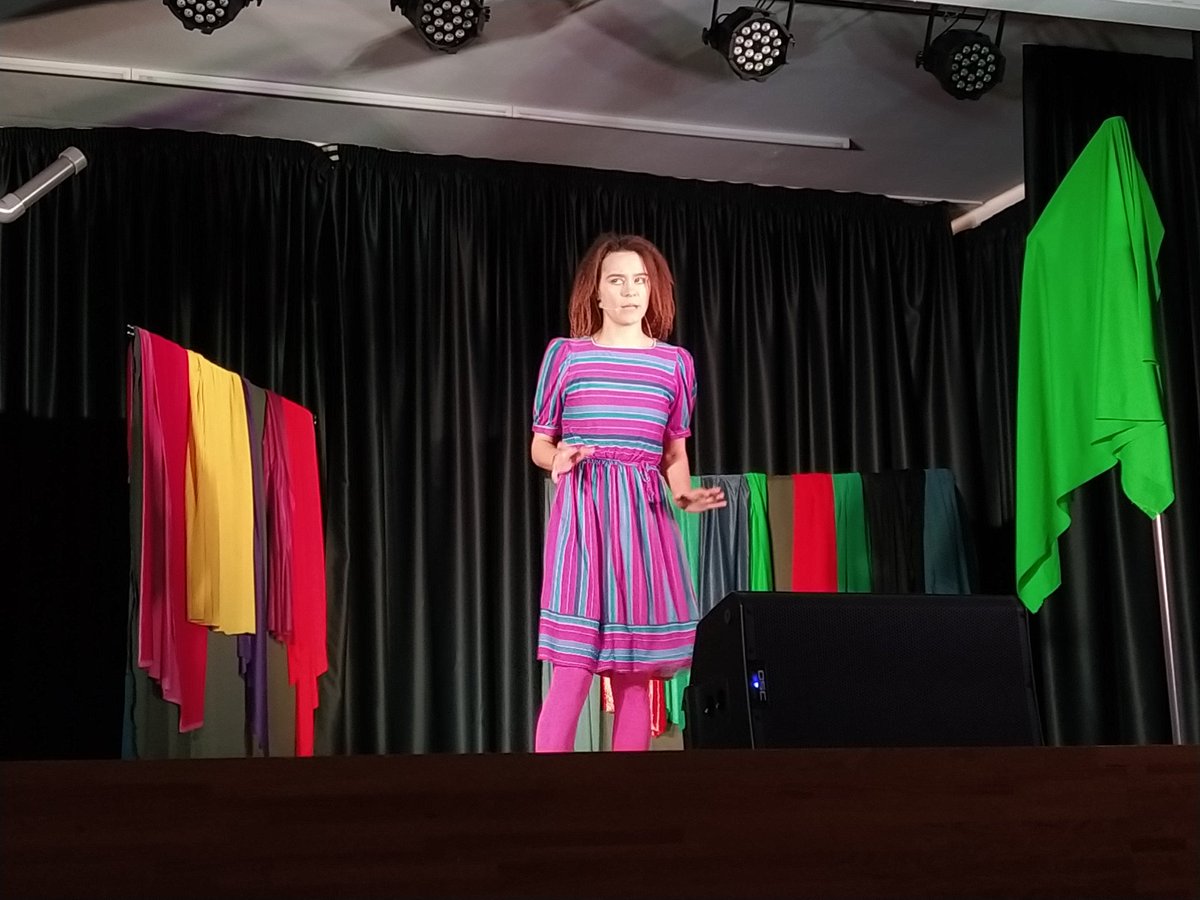 escolapiamataro's tweet photo. #PRIMÀRIA Aquest matí els alumnes de 3r i 4t hem anat a la sala d'actes a veure l'obra de teatre en anglès "Robin, princess of the Hoods". Many thanks to @jumpingducks for this great show! We had a great time!! #english #som3r #som4t https://t.co/VUJ4ZVXj6J