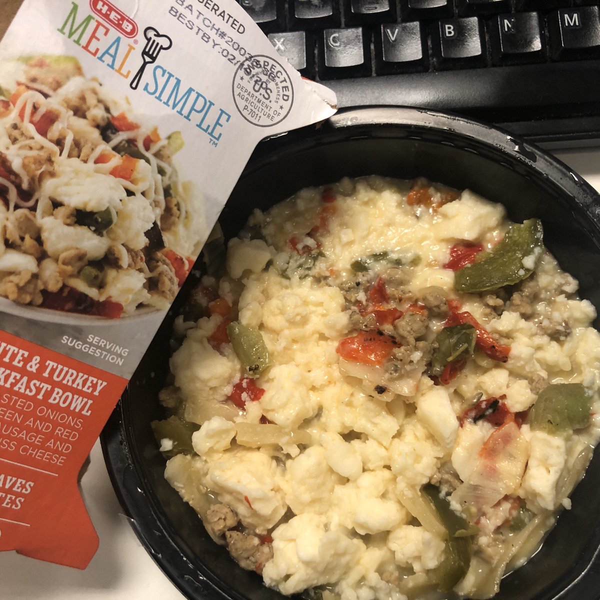 LBlevins121's tweet photo. Big fan of @HEB #MealSimple dinners, now trying the breakfast bowl. Anything that makes eating at @KENS5 while I’m working easier &amp; isn’t junk food is a win. #KENS5eyewitness #AMNewser https://t.co/jszXqX5ny4