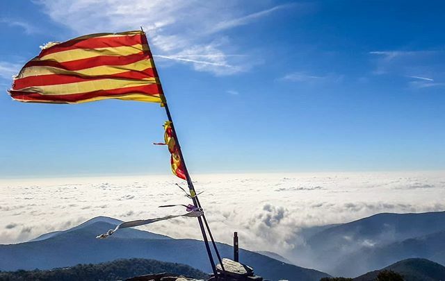 cgonbag's tweet photo. 'Sea of clouds' ☁️. El Sui ⛰ (1319m).
.
.
.
#elsui #montseny #seaofclouds #mardenubes #mardenúvols #mountainlovers #mountain #mountaintopview #mountaintop #trekking #catalunyaexperience #catalunya_foto #catalunya_natura #catalunyagrafias #catalunya #… https://t.co/zgA4taQqjf https://t.co/58cZsrxLeW