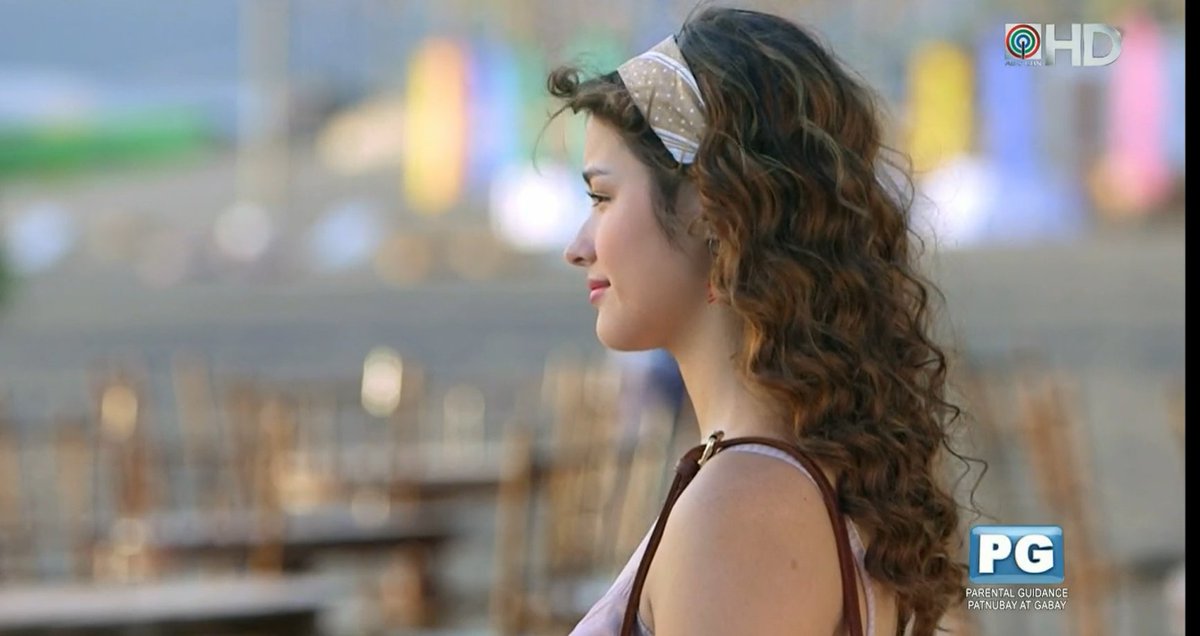 di ko sure kung ano mas maganda, yung beach or si <a href="/lizasoberano/">Liza Soberano</a>... nope, it's definitely Liza #MakeItRightWithYou
