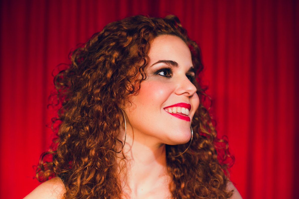 Hola Pelusas!! ❤️

Ella es Sindy, la voz e impulsora del proyecto. 
Una malagueña que ha vivido toda su vida rodeada de flamenco en todas sus vertientes y soñaba con rescatar estas canciones tan necesarias en la música española. 
Una vida dedicada a su voz.
<a href="/Sindy_Oficial/">Sindy Oficial</a>