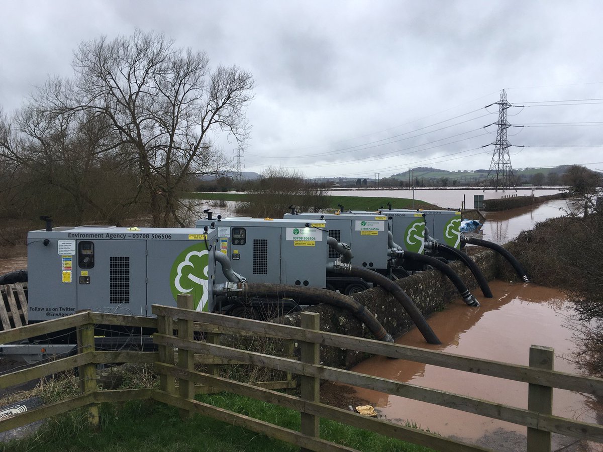 JamesRobertsEA's tweet photo. High volume pumps starting to reduce levels in #HamptonBishop, great work from #Herefordshire Field team. #floodaware #TeamEA https://t.co/2DccqDZbQA