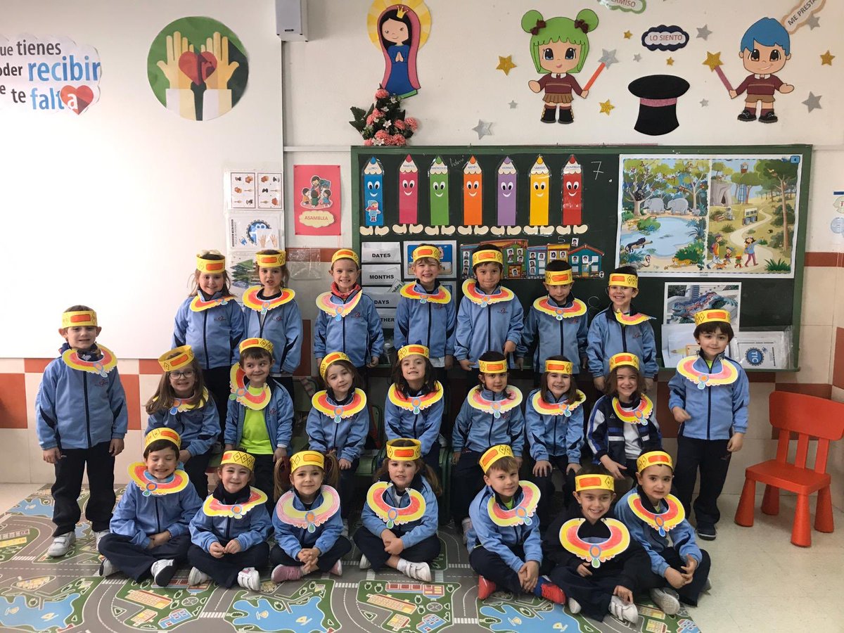 AgusEnglish's tweet photo. Our 4 years old travelled to Ancient Egypt. They made an ancient Egyptian fancy dress costume and learnt words related to clothes, such as shirt, dress, shoes, sandals, belt, necklace and headband. #EnglishIsFun https://t.co/Hz7440ueuA