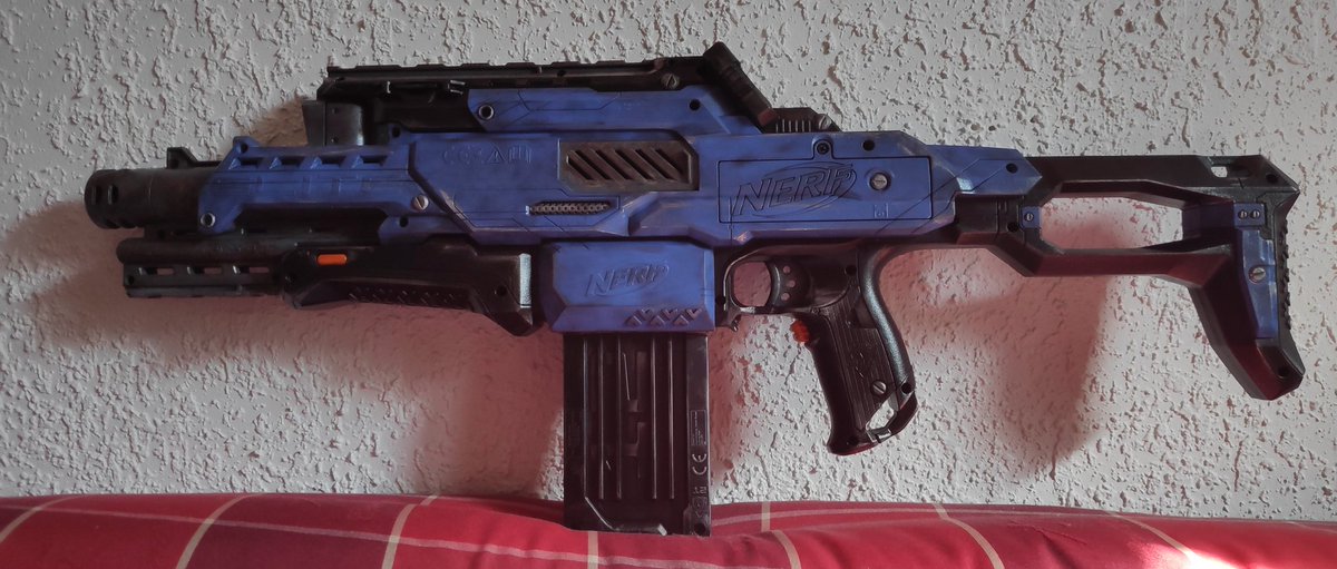 telssa9's tweet photo. J'ai récupéré un pistolet nerf, j'ai fait une peinture custom. C'est pas encore ça mais je suis quand même content du rendu. https://t.co/S2o1ZlHcIC