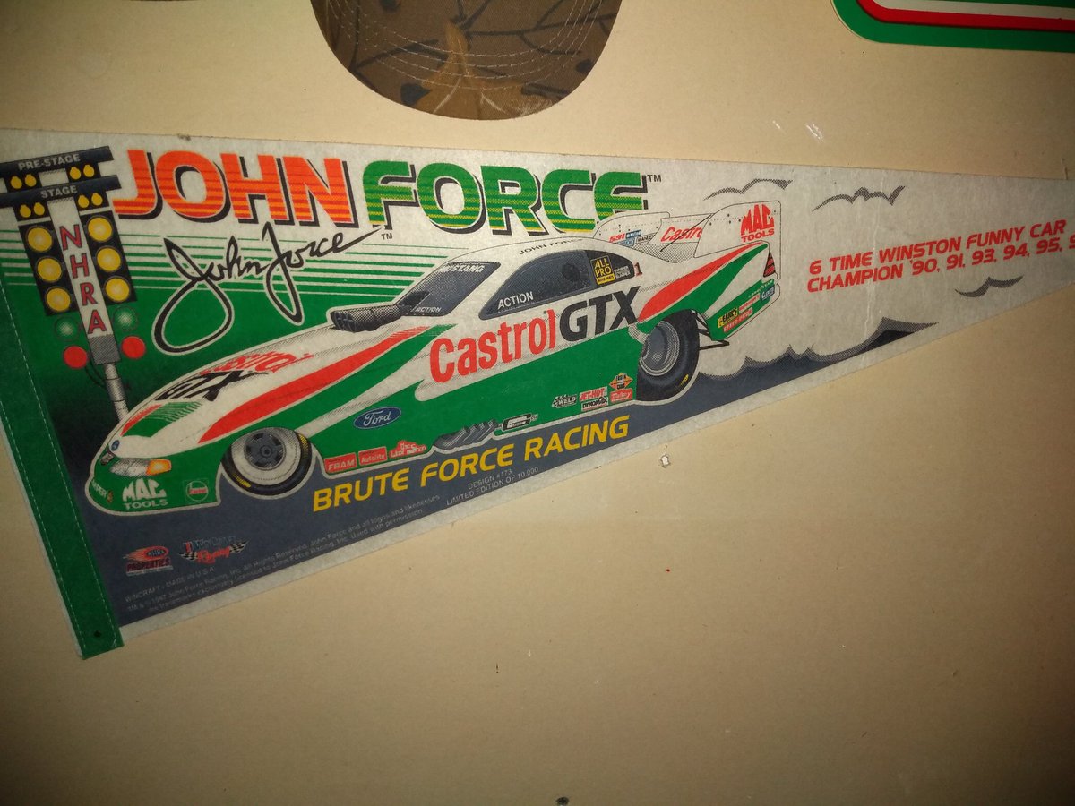 MichealMathis17's tweet photo. My awesome wife loves to shop in thrift stores. Well the other day she found me some cool stuff. Y'all know I'm a big race fan, especially of the man in Black, #3 Dale Sr and @JohnForce_FC @JFR_Racing. Well look what she found me. @DaleJr @EarnhardtKelley https://t.co/Xql0FEi2vT