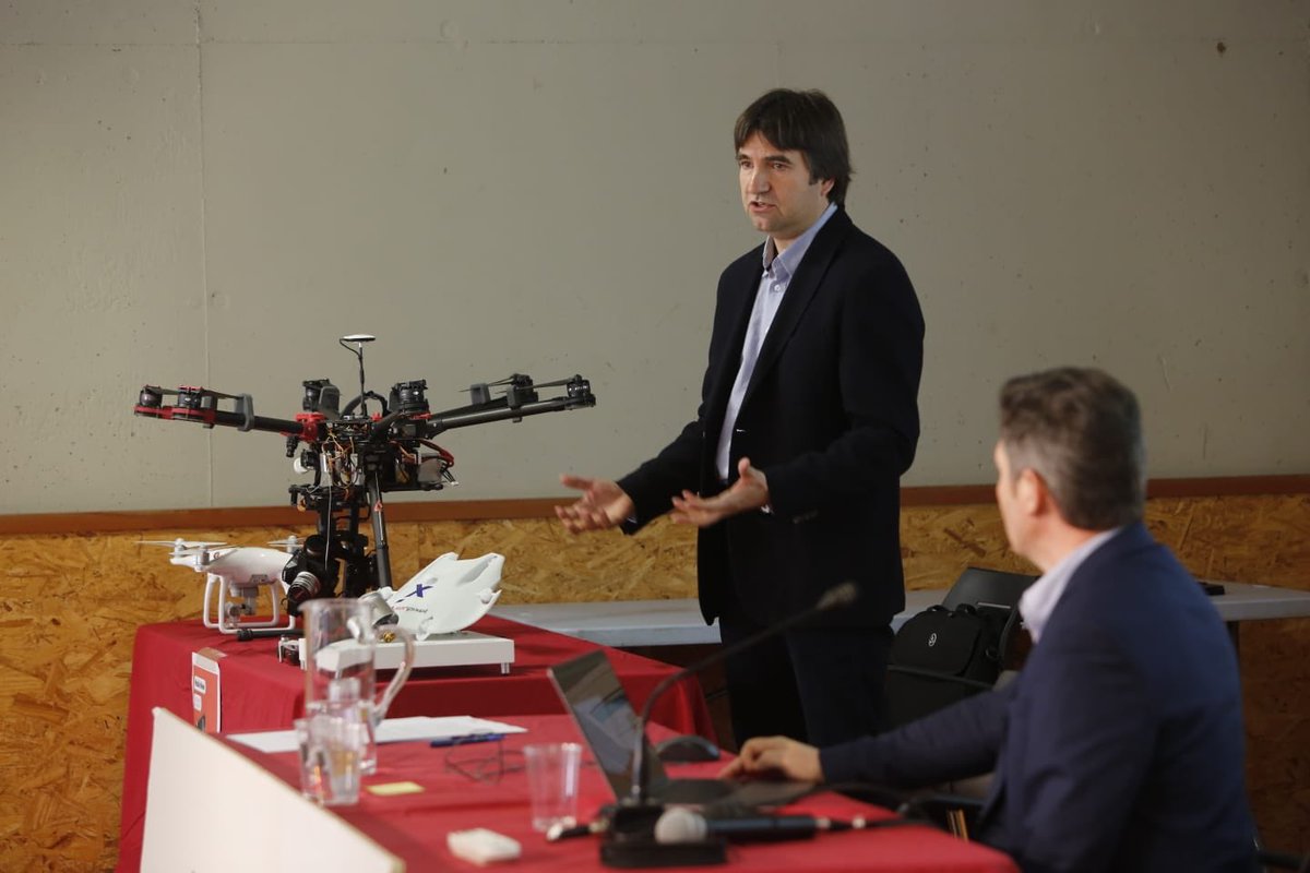 Riudellots's tweet photo. Amb les explicacions dels responsables de @blaupixel i @dronpixel finalitza la primera part de la #Mobileweekriudellots. Aquesta tarda a les 19h seguim amb la conferència #Seguretat i #privacitat als #smartphones a càrrec d’Enric Luján. Us hi esperem! #mweekcat20 https://t.co/C8w2xqA9Ox