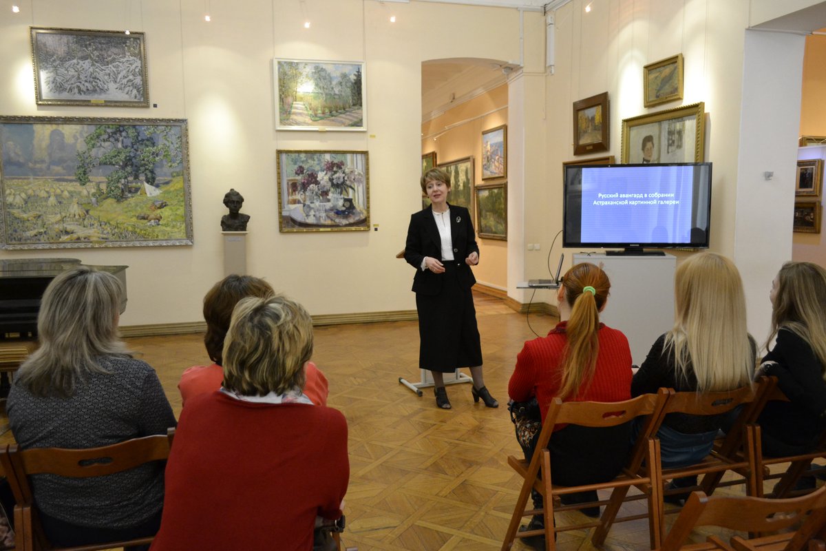 В Астраханской картинной галерее прошла очередная лекция для преподавателей детских художественных школ и школ искусств в рамках обучающих курсов, организованных учебно-методическим центром #авангард #русскоеискусство #лекция #догадинка #искусство #астрахань #dogadinka #astrakhan