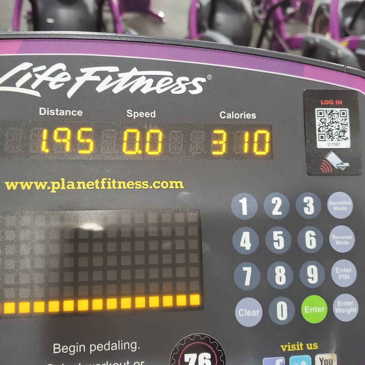 MissMoLuvin's tweet photo. 330am workout #gymtime #gethealthy #flatstomachloading #getfine https://t.co/I0pqj1XgLc