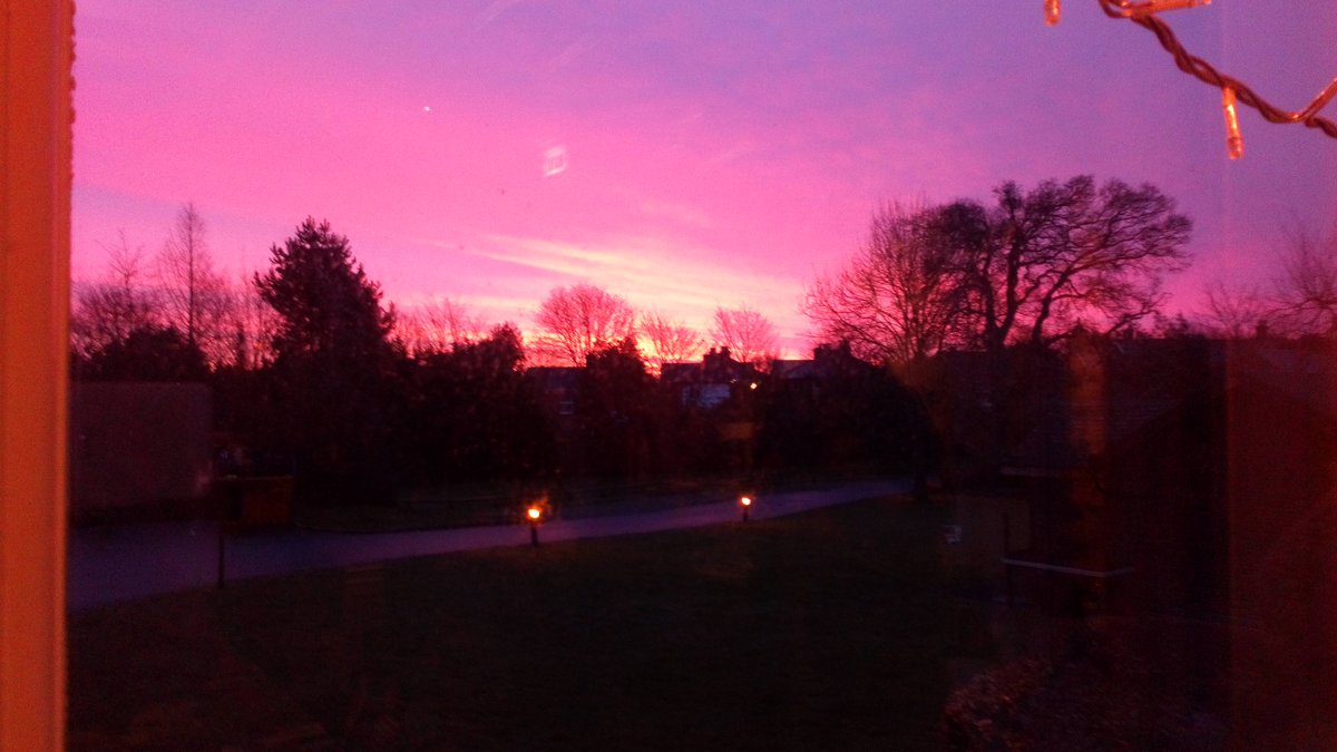 JN_Lyndhurst's tweet photo. Another early #networking #breakfast another cracking sunrise..! 🌅 https://t.co/kRzmu0OK6H