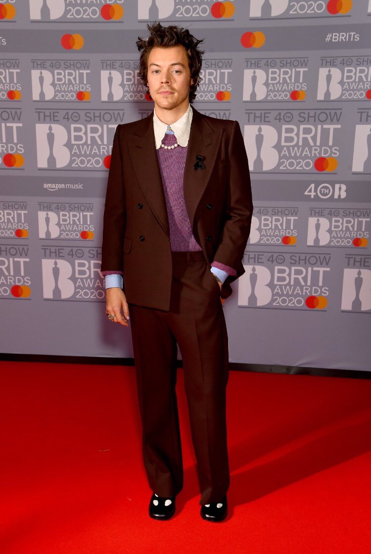 magic2x's tweet photo. I’m sure Harry’s wearing my first pair of school shoes from 32 years ago to the Brits. 
#Clarks #MagicSteps #Brits2020 https://t.co/WBRVb1xPxF