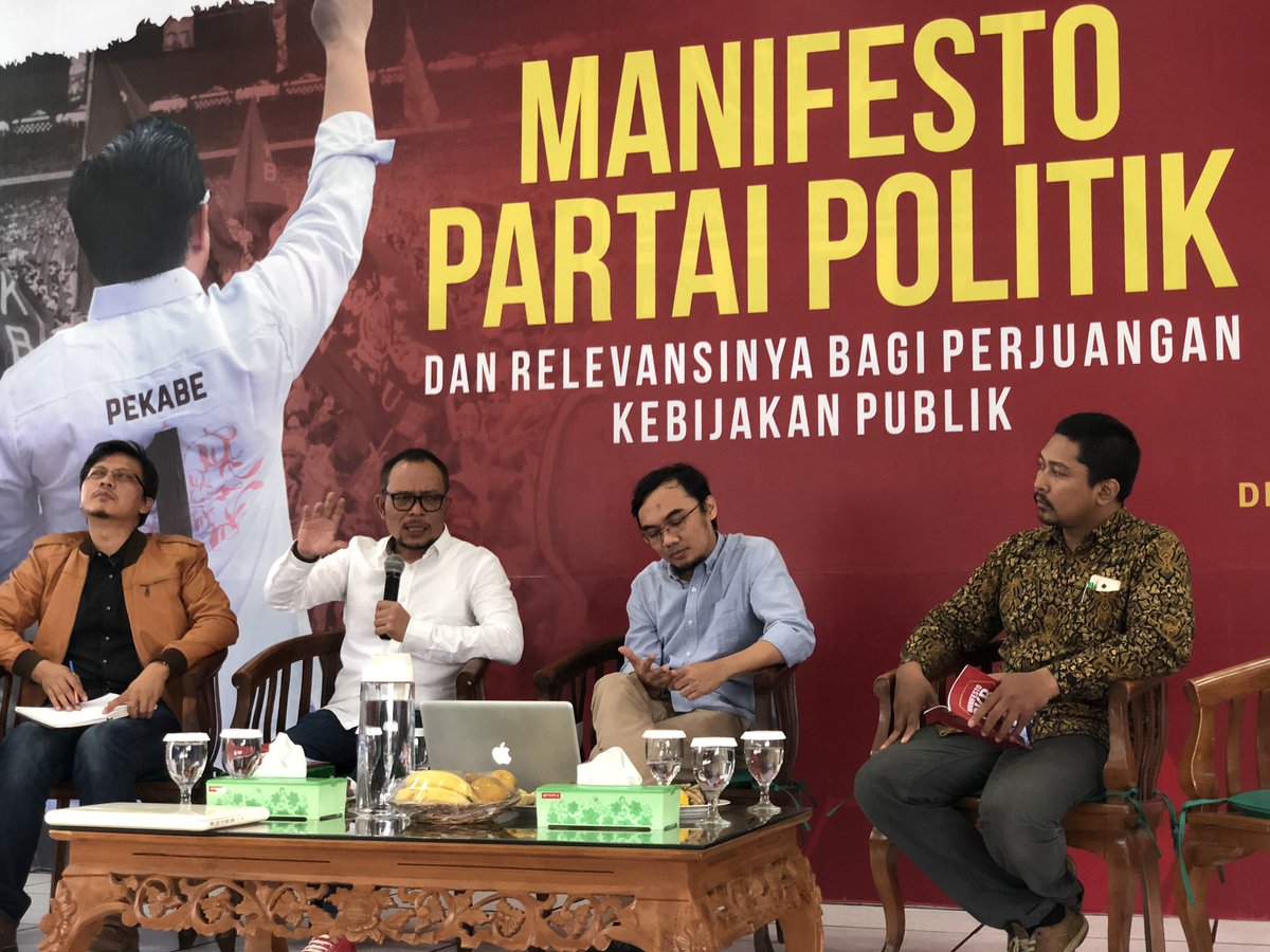 <a href="/hanifdhakiri/">MHD</a> : PKB adalah partai yg didrive oleh ideologi bukan oleh duit ato media. Karena itu ide dan gagasan menjadi pemandu gerak PKB. Dan PKB punya keyakinan ttg ideologi #ManifestoPolitikPKB