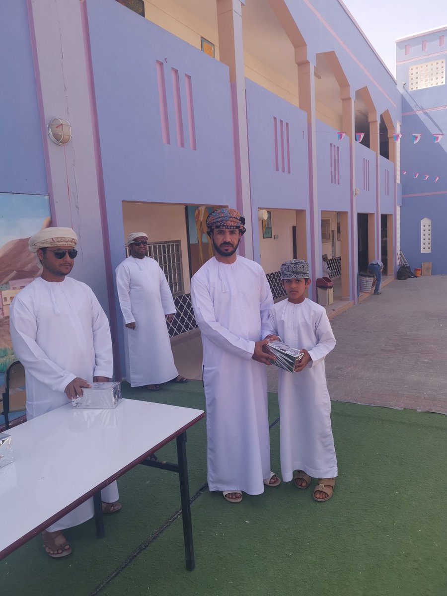 تابع
جانب من تكريم الطلاب المتفوقين 🌹