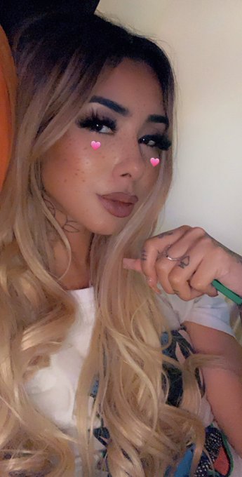 2 pic. did my makeup for the first time in atleast a yr, so here; v rare lotti https://t.co/6xpYoDo2