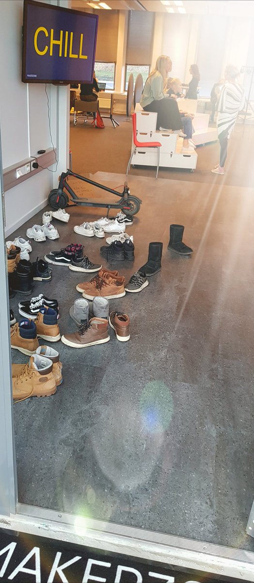 gillar att snubbla över tonårspjuck på #makerzone 🙂 #solskol