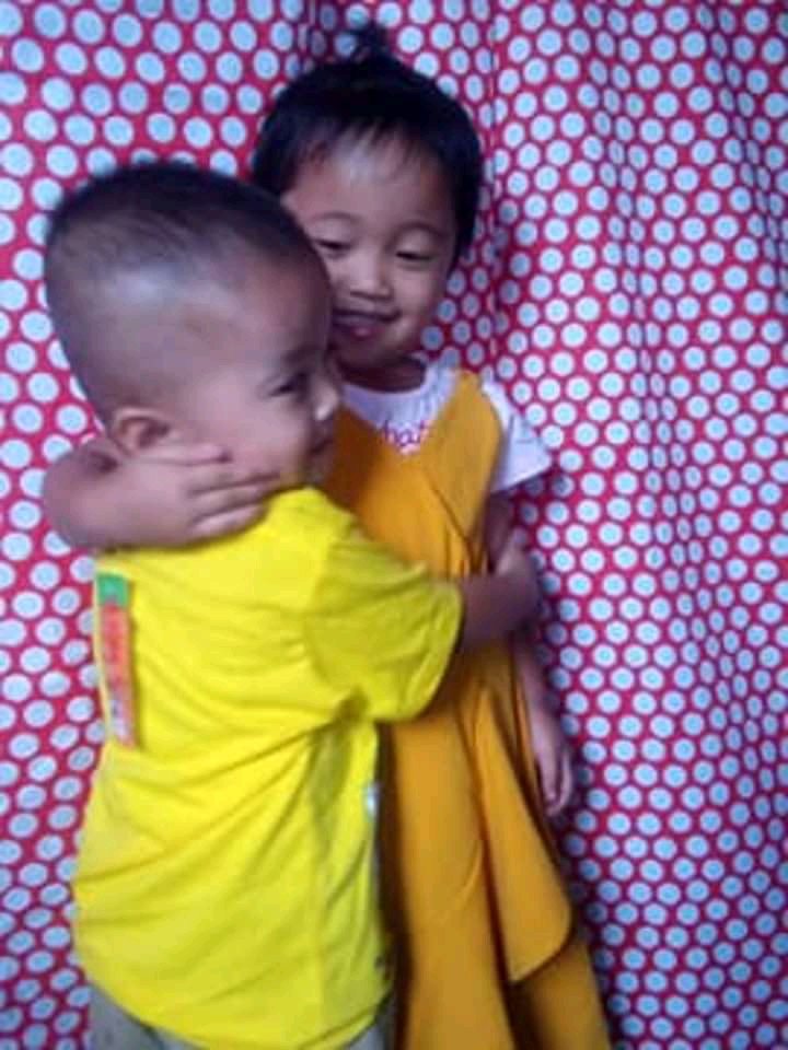 AniPh11's tweet photo. Me and my children had twin spirits (not all people have that). I always had a nightmares, my twin spirit is giving me a sign. So I gave them shelter to rest, clothes for preventing from cold and food for them to eat. It's a muslim traditional. https://t.co/SS4FUvY4gl