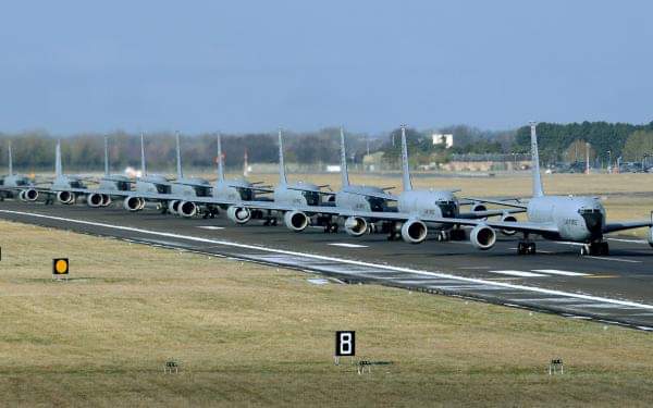 scramble_nl's tweet photo. RAF Mildenhall, slated to close as an USAF base, will see its runway open for at least another seven years. Read more at https://t.co/1n9ZvVXuDy (photos USAF)
#avgeek #aviation #USAFE #100thARW #351stARS #KC135R #tanker #352ndSOW #7thSOS #67thSOS #MC130J #CV22B https://t.co/SlbdU49FPa