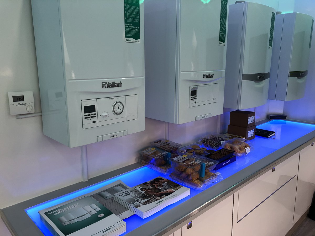MarkMLJ's tweet photo. The brand new Vaillant Show Bus is @WillbondRPC Radford Nttm today (Wednesday). If your in the area call in to get all the latest news from #VaillantUK. Join me at NG7 3FT &amp; find out how #TeamVaillant is #ProudlySupportingInstallers #BeyondTheBox in 2020 💚🐰👌🏼 https://t.co/63tUHIDWaL