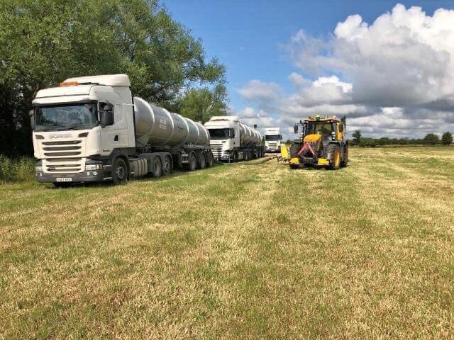 FGSOrganics's tweet photo. Join our team! Class 1 HGV drivers based from Ashford, Kent. Night out all week earning potential in the region of £750- £950/wk. The successful candidate must hold a current HGV Class 1 driving licence and CPC 
Contact: alister.bruford@fgsorganics.co.uk
*Strictly no agencies* https://t.co/T4SD7H8sVI