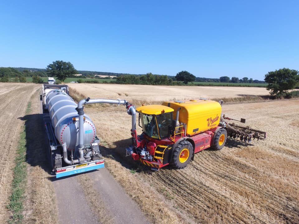 FGSOrganics's tweet photo. Join our team! Class 1 HGV drivers based from Ashford, Kent. Night out all week earning potential in the region of £750- £950/wk. The successful candidate must hold a current HGV Class 1 driving licence and CPC 
Contact: alister.bruford@fgsorganics.co.uk
*Strictly no agencies* https://t.co/T4SD7H8sVI