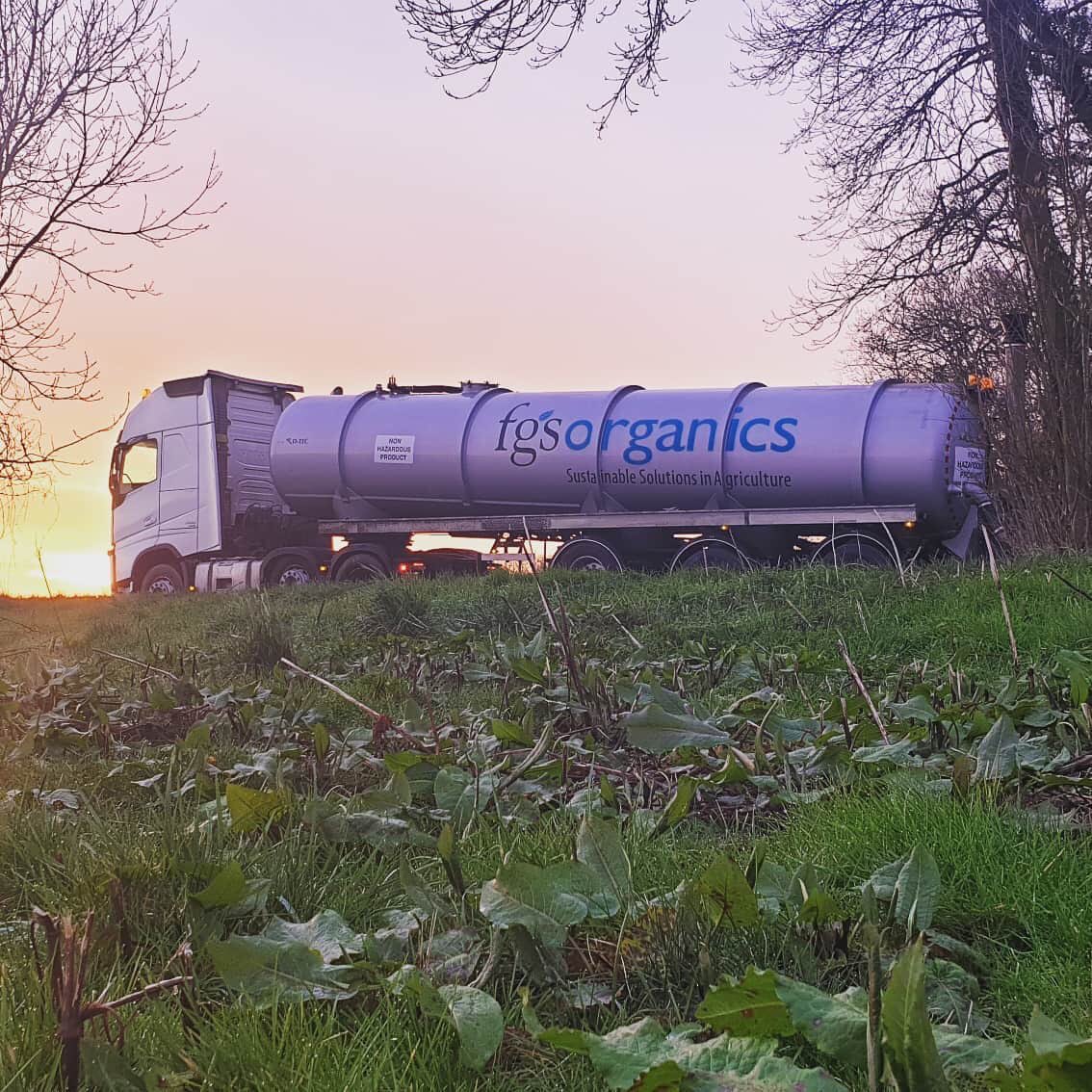 FGSOrganics's tweet photo. Join our team! Class 1 HGV drivers based from Ashford, Kent. Night out all week earning potential in the region of £750- £950/wk. The successful candidate must hold a current HGV Class 1 driving licence and CPC 
Contact: alister.bruford@fgsorganics.co.uk
*Strictly no agencies* https://t.co/T4SD7H8sVI