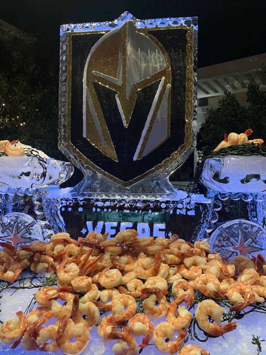 moviegal226's tweet photo. Flying solo at the annual Vegas Golden Knights formal gala charity event and I swear I’ve been standing in front of this shrimp display, totally mesmerized, for the last 5 minutes. 😳😂 #KnightToRemember https://t.co/PTKHBQklfe