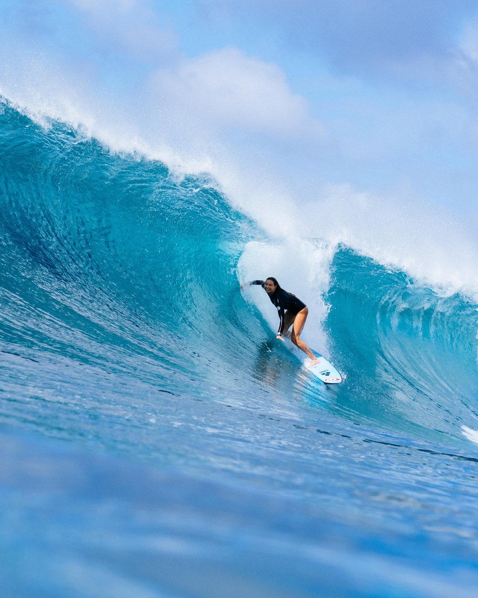 ripcurl's tweet photo. Leah Thompson spotted on the North Shore in #BombshellSeries. Made for surfing, designed with style > https://t.co/k8rz6kFFG7 https://t.co/XhUc1ZHxnI