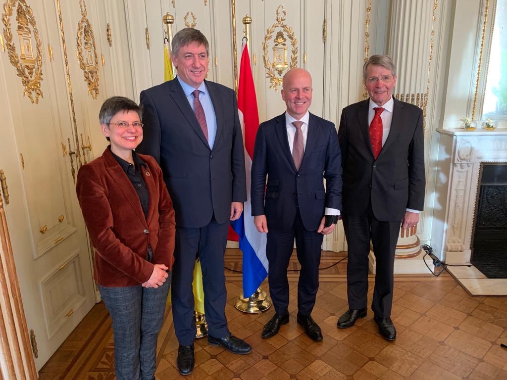 JanJambon's tweet photo. Vanmorgen ontmoeting gehad met Nederlandse Minister van Binnenlandse Zaken @RaymondKnops over samenwerking op vlak van digitalisering, milieu, havens en 5G. Ook de Antwerpse gouverneur Cathy Berx en vice-president Piet Hein Donner van de Nederlandse Raad van State waren erbij. https://t.co/9A30FLVE81