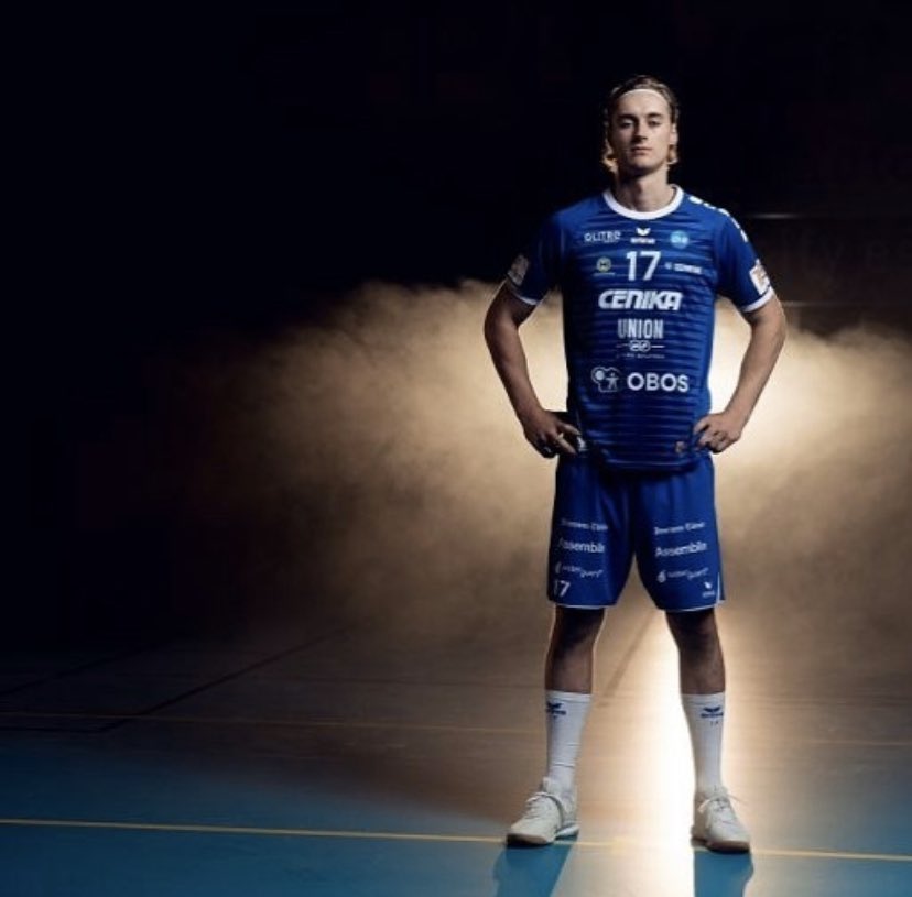 Hballtransfers's tweet photo. 🚨Transfer news🚨
The Norwegian left back of the Norwegian club Drammen HK, Thomas Boilesen, joins the Danish League club @KIFKoldinghaand from the upcoming season.
📸: @drammenhk 
#handball https://t.co/EfZV3BgNce